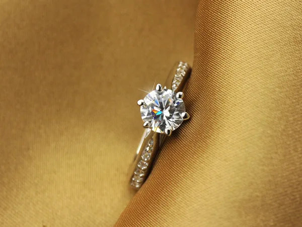 Timeless Claw Diamond Ring